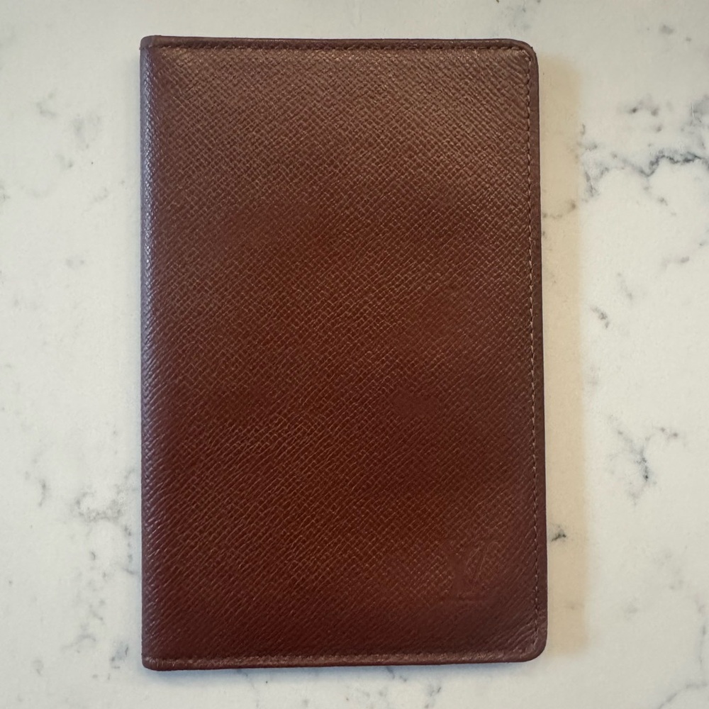 Brown Louis Vuitton Passport Holder
100% Authentic